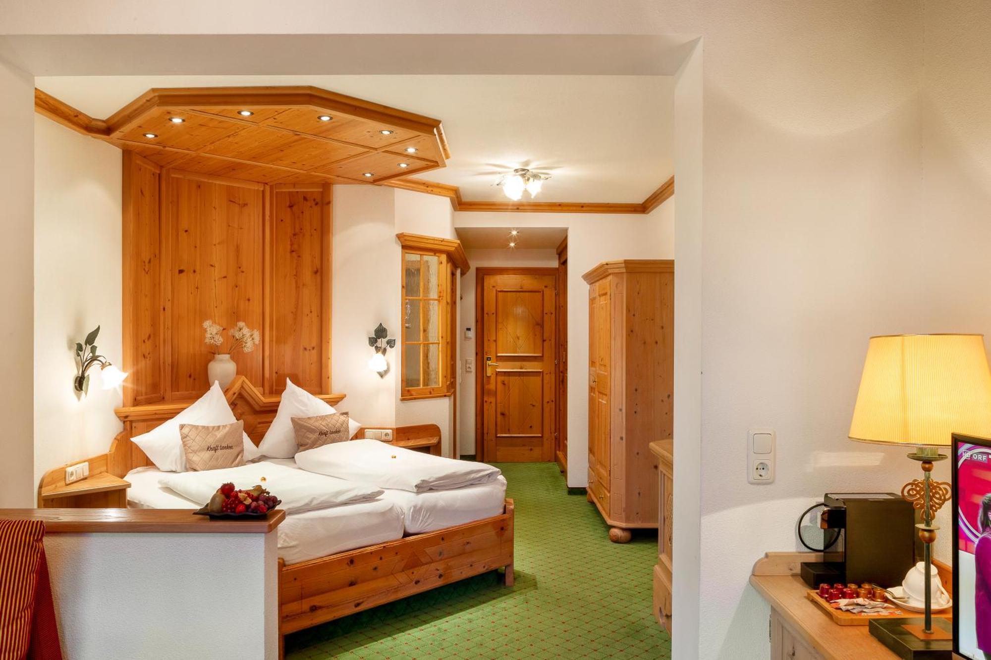 Aktivhotel Alpendorf Санкт-Йоганн-ім-Понгау Екстер'єр фото